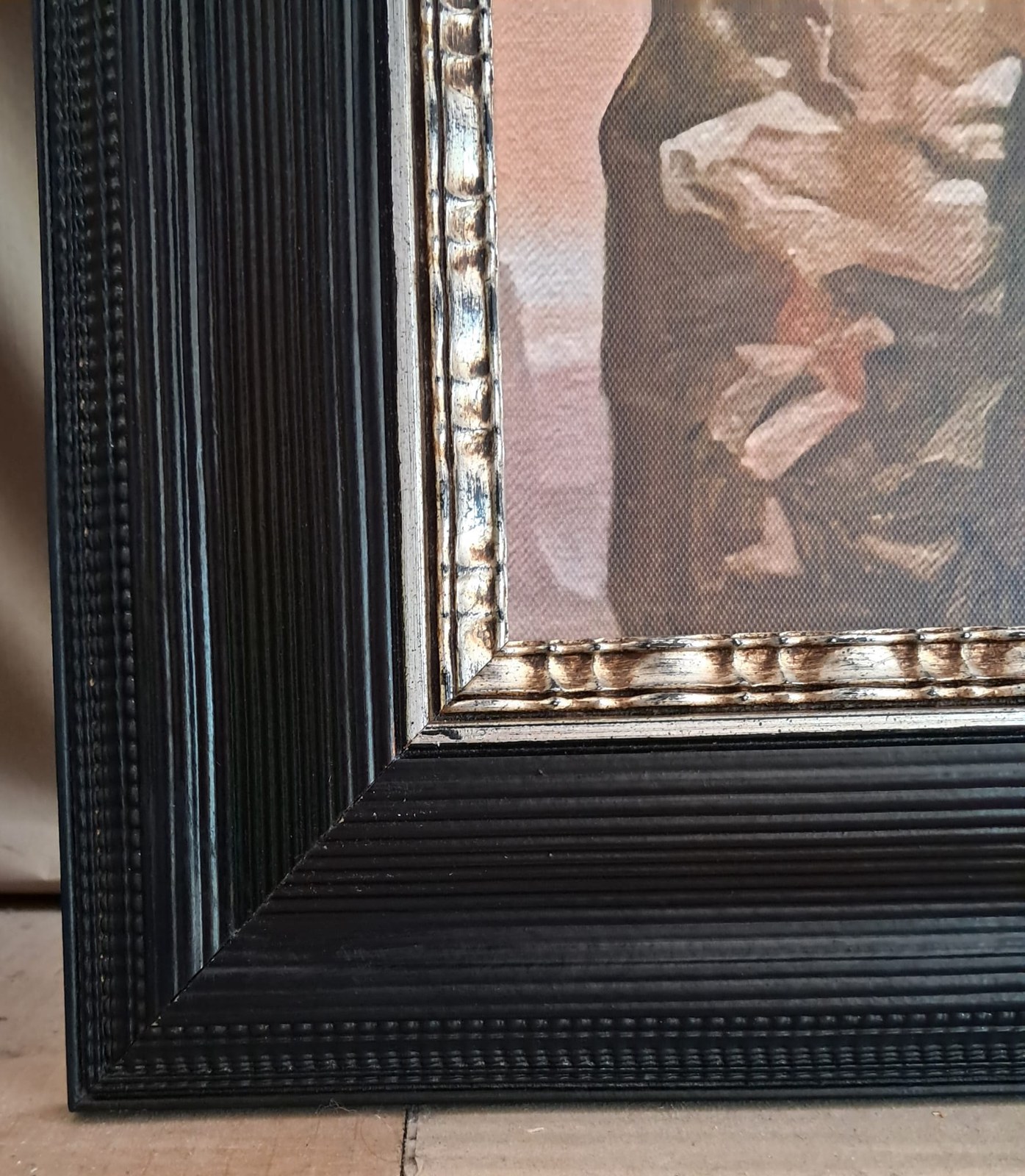 Cornice nera zigrinata con filetto